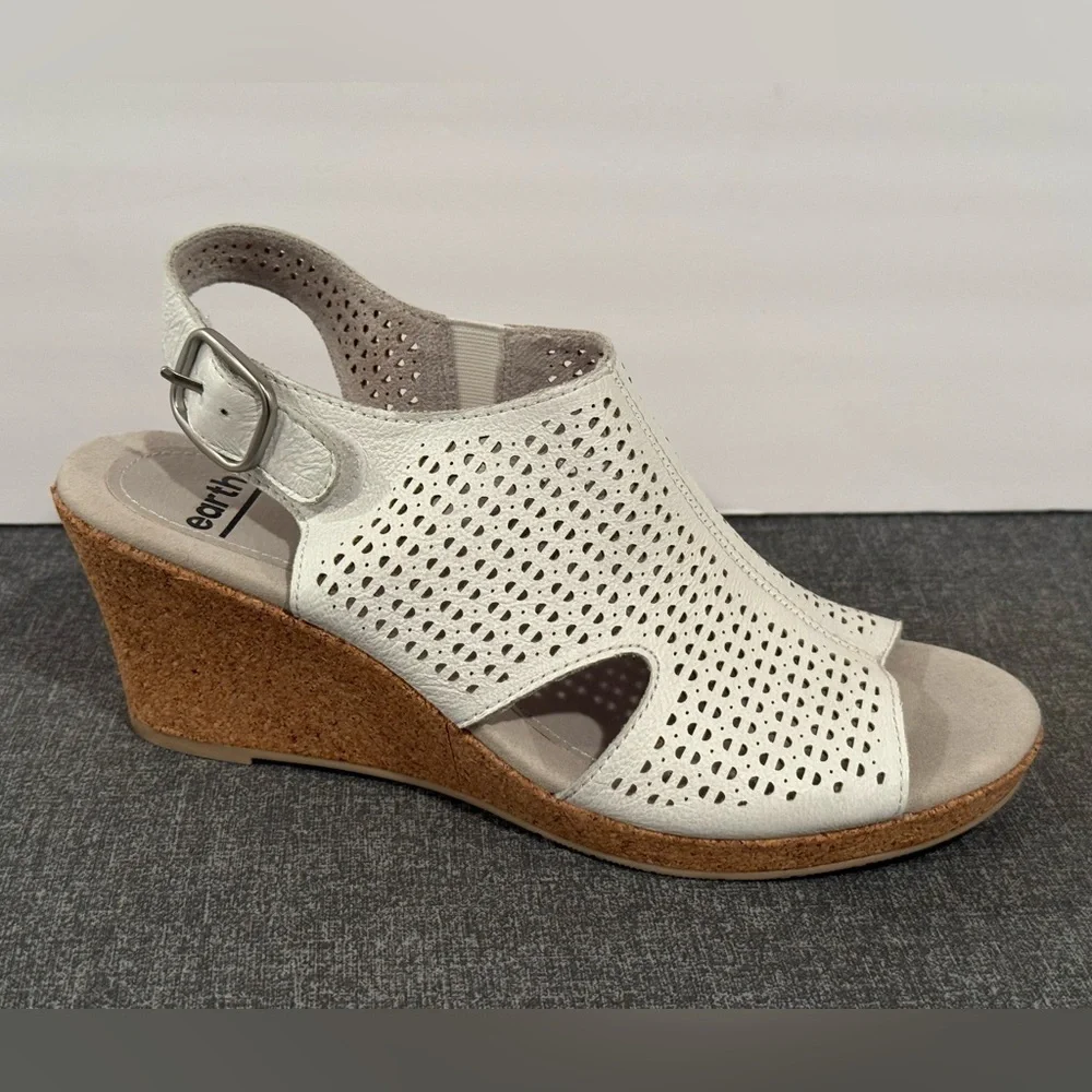 Earth Women's White Peep-Toe comfort casual summer Sandals/size 7M